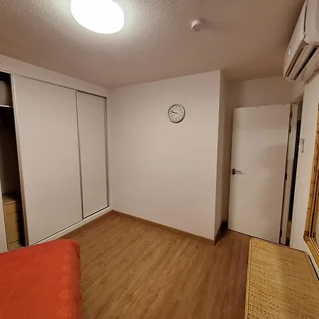 1a Linea Anri Apartment