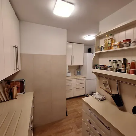 1a Linea Anri Apartment